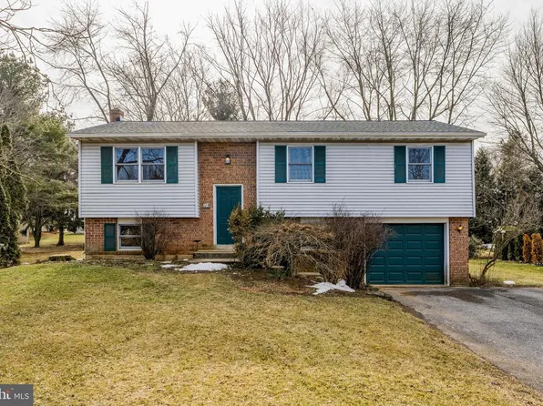 30 Buttonwood Dr, Lititz, PA 17543