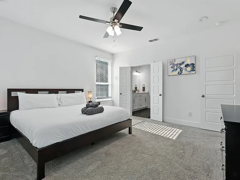 3129 Rutz St — Photo 5