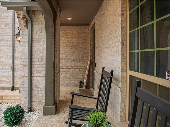 5th image of 1700 Hydrangea Ln
