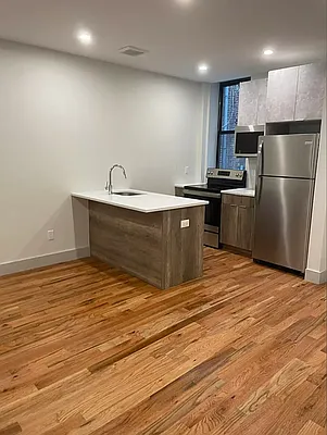Rented by Reubel Group LLC | media 7