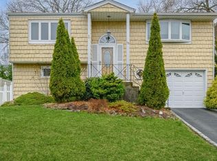 15 Crawford Ct, Huntington Station, NY 11746