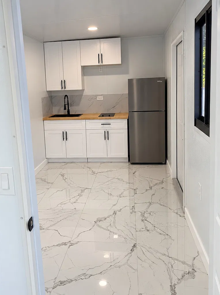 1 bed, 300 sqft, $1,650 — Photo 2