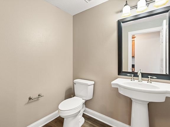 5th image of 518 NE 42nd Ct