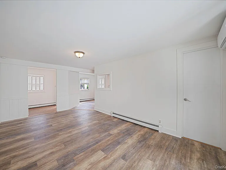 32 Dewey St — Photo 2