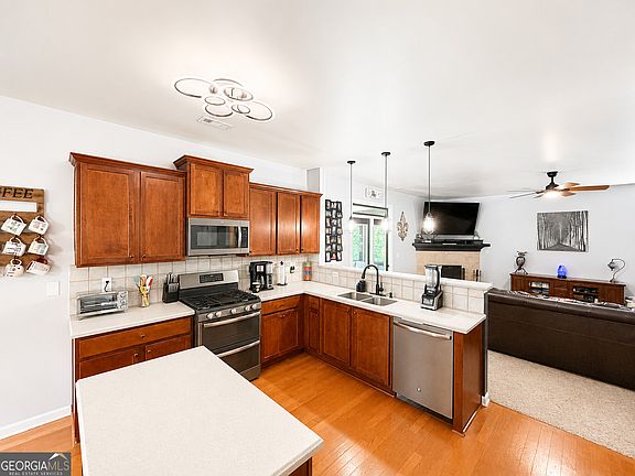 3rd image of 884 Liberty Ives Dr