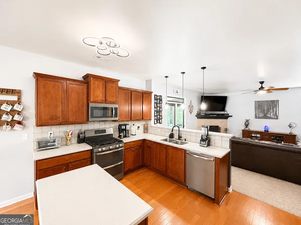 884 Liberty Ives Dr, Auburn, GA 30011