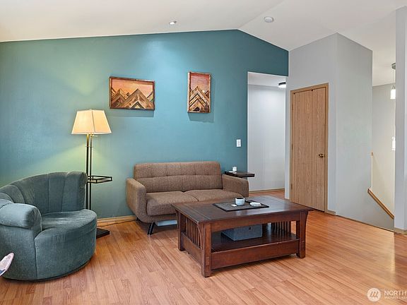 4th image of 6352 24th Avenue SW
