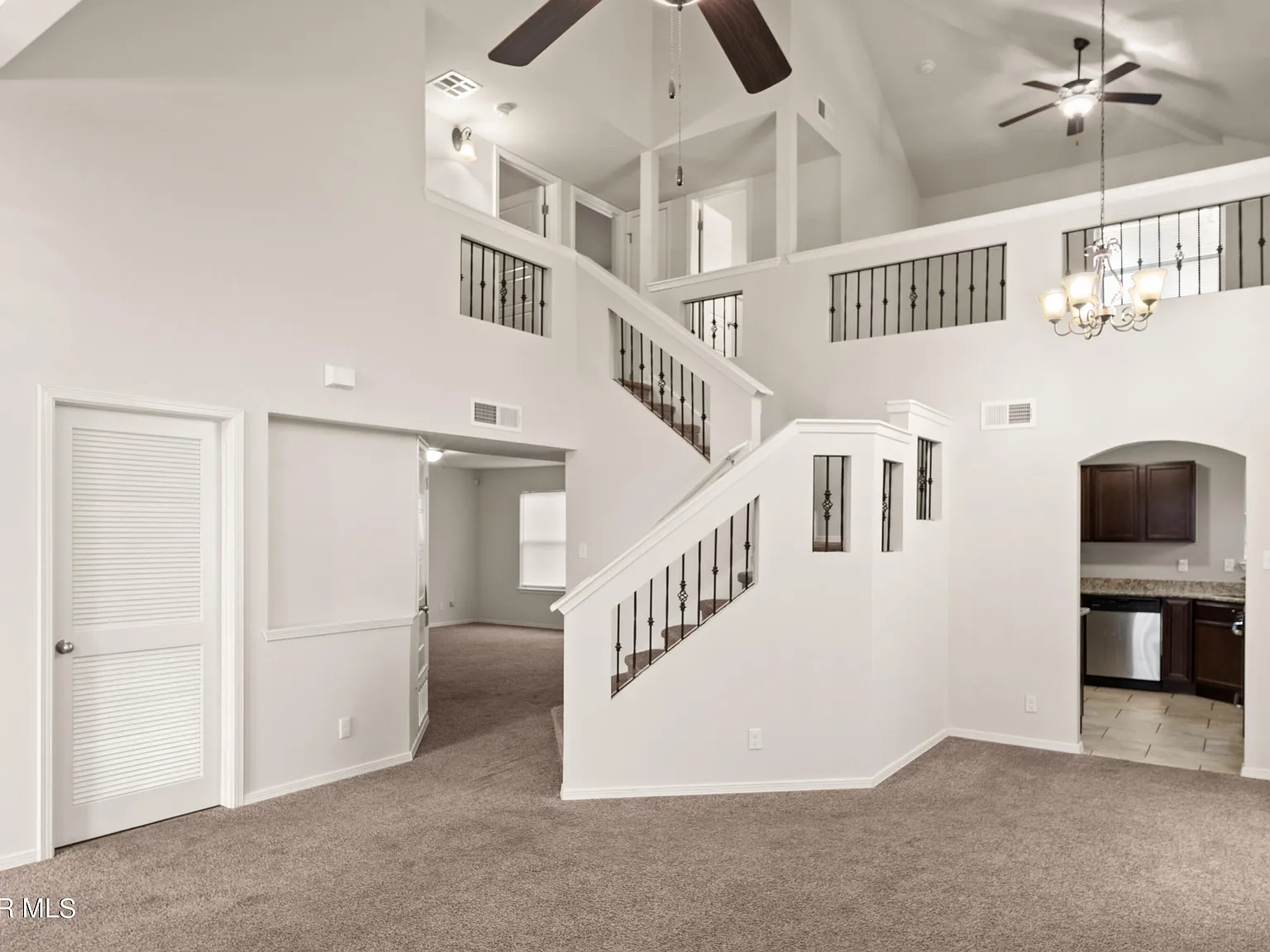 4 bed, 3.0 bath, 2134 sqft, $2,200 — Photo 4