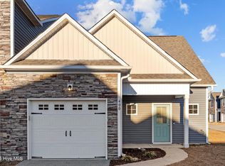 400 Guppy Loop Rd, Sneads Ferry, NC 28460
