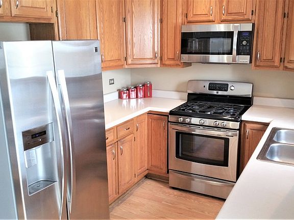 3rd image of 3927 N Galesburg Ave