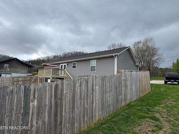 4th image of 574 Monroe Rd