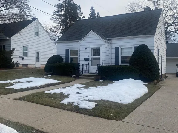 1349 Desnoyers St, Green Bay, WI 54303