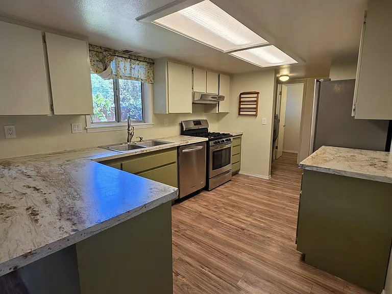2601 E Jeffrey Loop — Photo 2