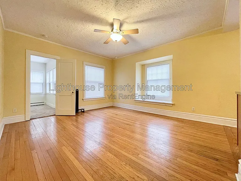 49 Prospect Ave NE #4 — Photo 2