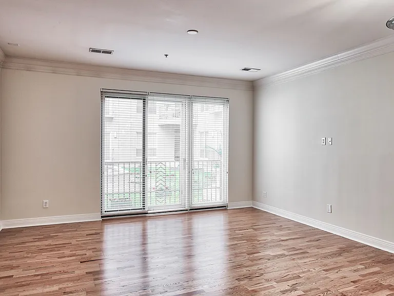 Maxwell Apartments — Photo 32