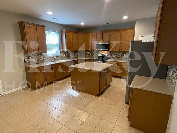 5th image of 206 Sabal Palmetto Ct