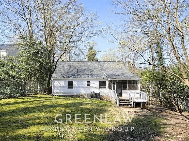 1944 Lyle Ave — Photo 22