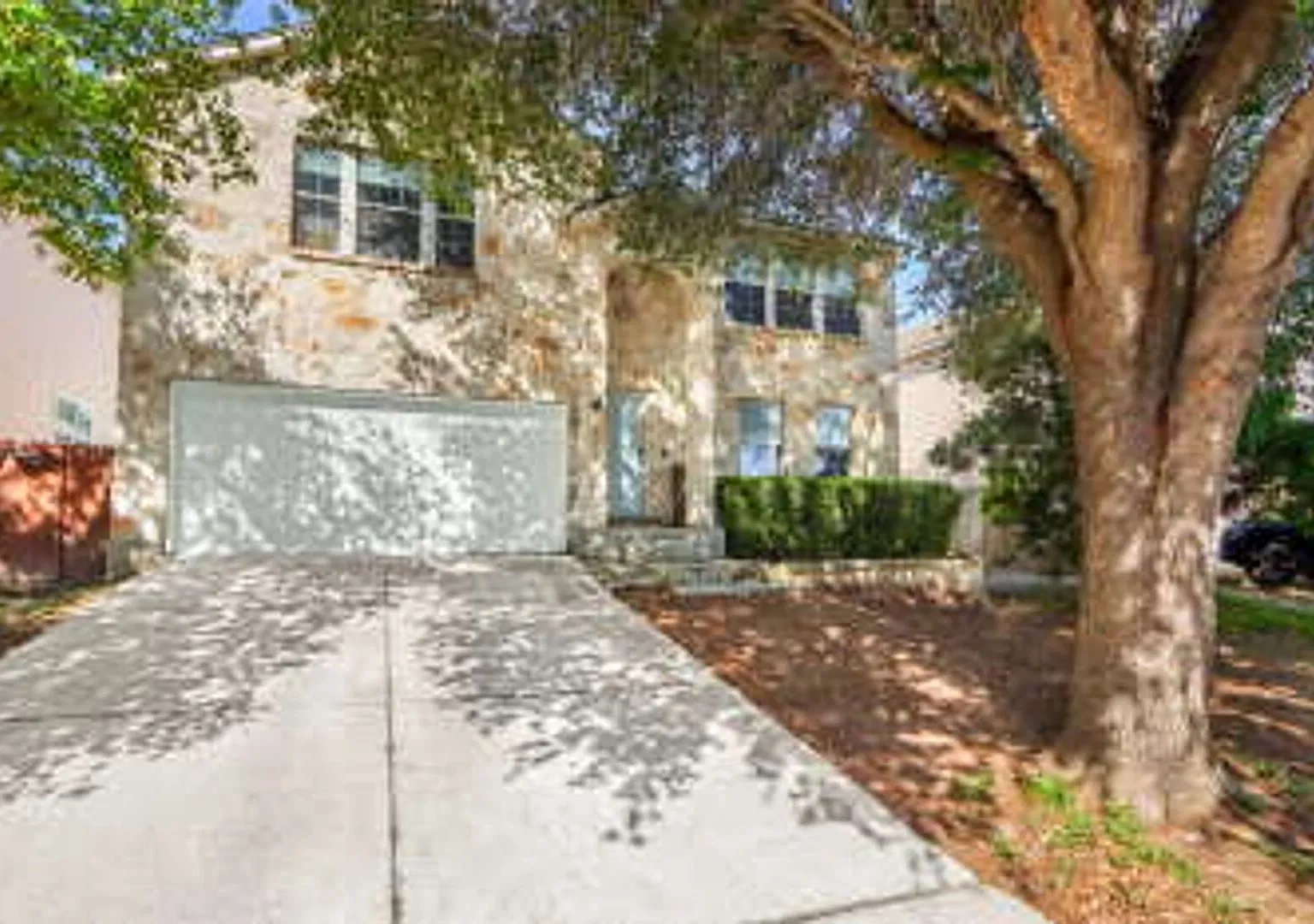 2334 Hornsby Bend — Photo 1