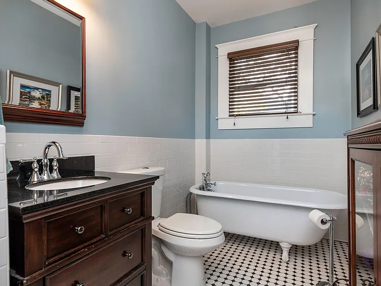 16 Traxler St — Photo 35