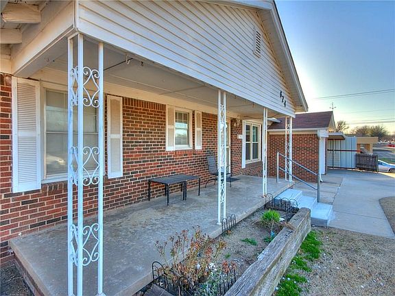 4th image of 824 SW 51st St
