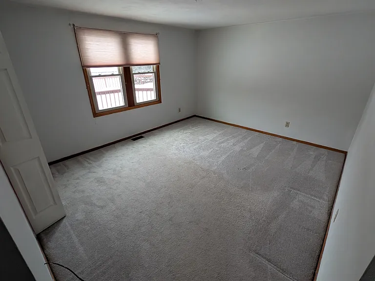 510 Emann Dr — Photo 17