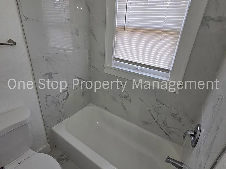 1813 E 85th St — Photo 20