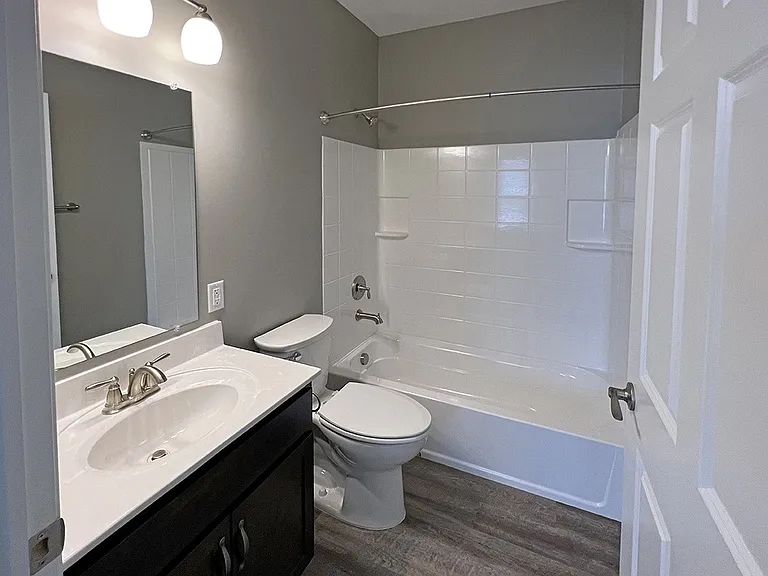 Green Valley Apartments — Photo 8