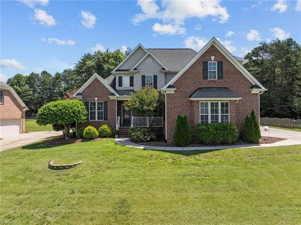 1815 Crossroads Dr, Greensboro, NC 27455