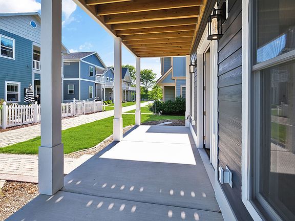 3rd image of 13 Great Loop West Dr