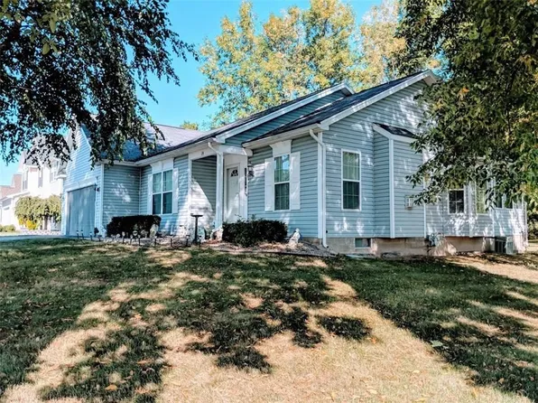 14 Country Village Ln, Hilton, NY 14468