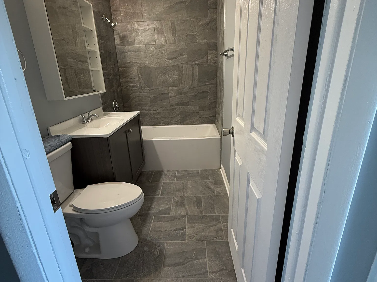 4 bed, 1.5 bath, 1280 sqft, $2,000 — Photo 4