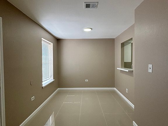 3rd image of 721 W Dallas Ave #2