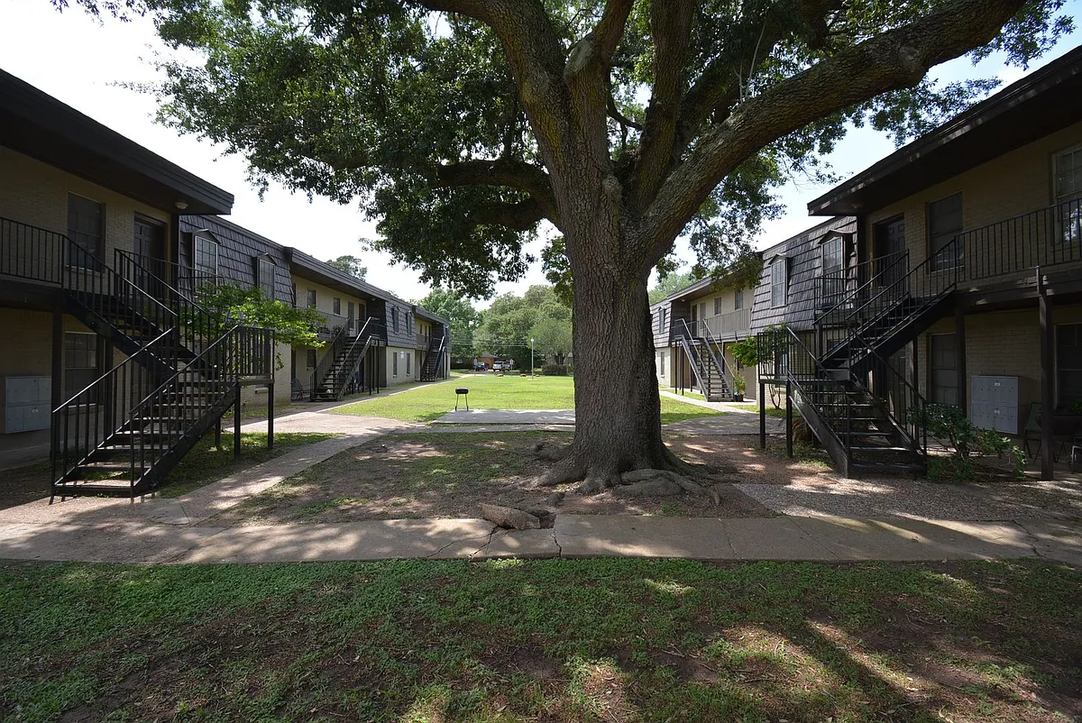Building Photo - 1526 East Ave