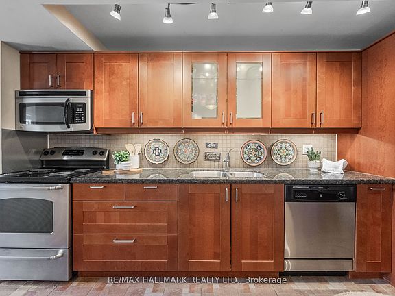 3rd image of 27A Ridout St