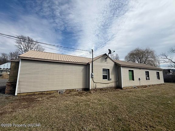 3rd image of 135 Carpenter Rd