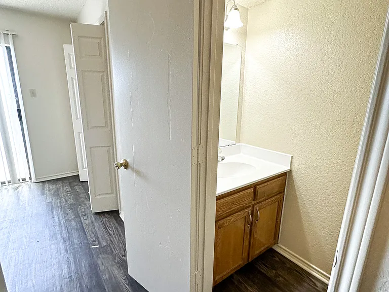 721 Avenue A #8 — Photo 8