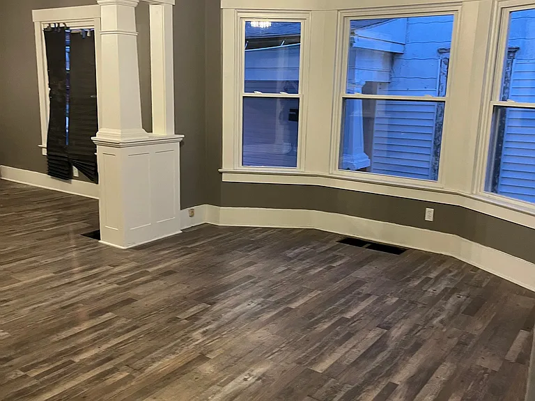 724 W North St — Photo 3