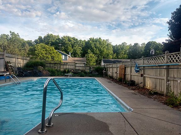 3rd image of 8985 Briarwood Dr