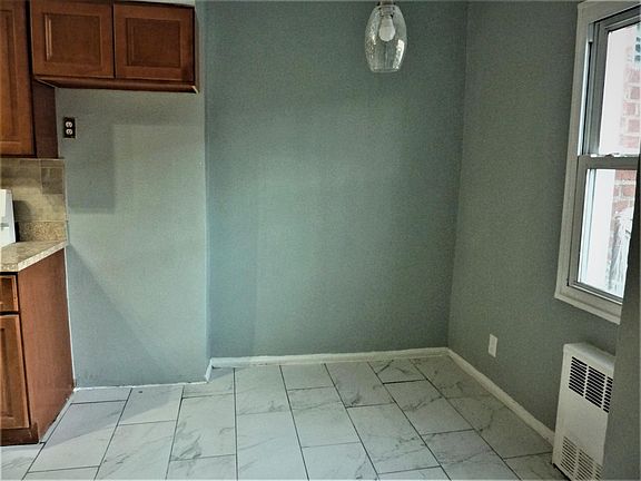 4th image of 947 E 102nd St Unit 1
