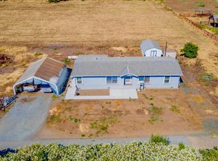 190 Comstock Rd, Hollister, CA 95023