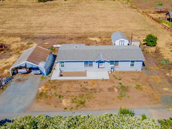 190 Comstock Rd, Hollister, CA 95023