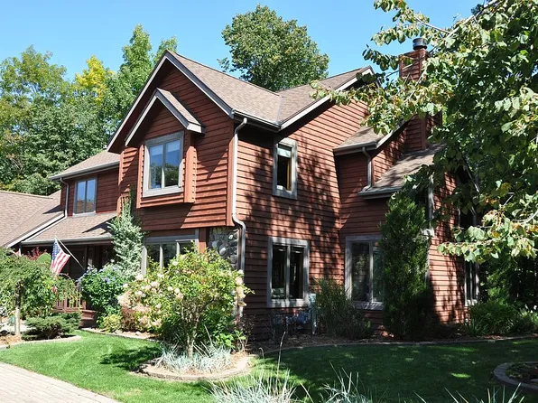 2268 Ridgewood Rd, Grafton, WI 53024