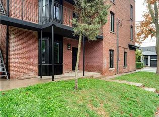 1 Greensides Ave #1, Toronto, ON M6G3P5