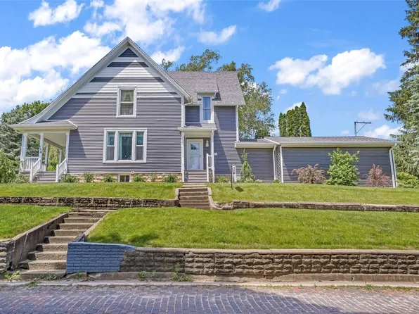 128 S Walnut St, Monticello, IA 52310