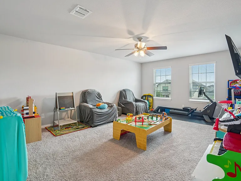 8915 Portobello Way — Photo 27