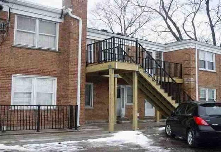 2nd image of 912 W Saint James St