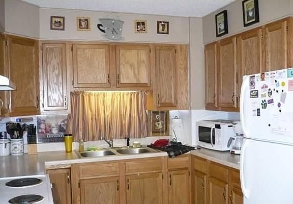 4th image of 4057 Louise St