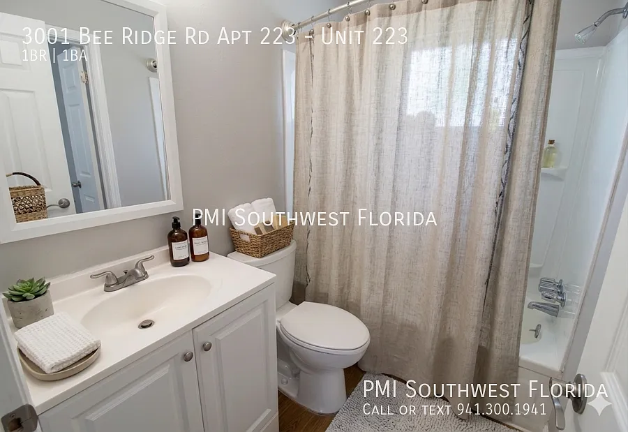 Building Photo - 3001 Bee Ridge Rd #223