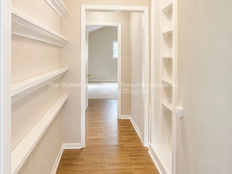 11104 Hughlan Dr — Photo 15