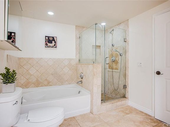 3rd image of 4733 W Elmwood Ave #102